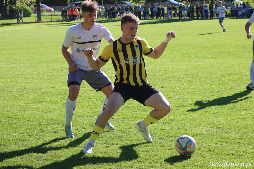 Wielkie derby gminy Iwonicz-Zdrój: trzy punkty dla lidera z Iwonicza [ZDJĘCIA]