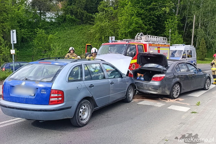 Kolizja dwóch pojazdów osobowych w Jedliczu