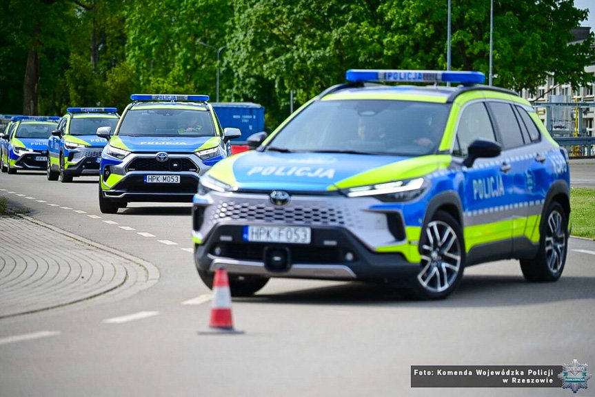 Intensywne ćwiczenia drogówki. Policjanci trenowali na torze w Krośnie