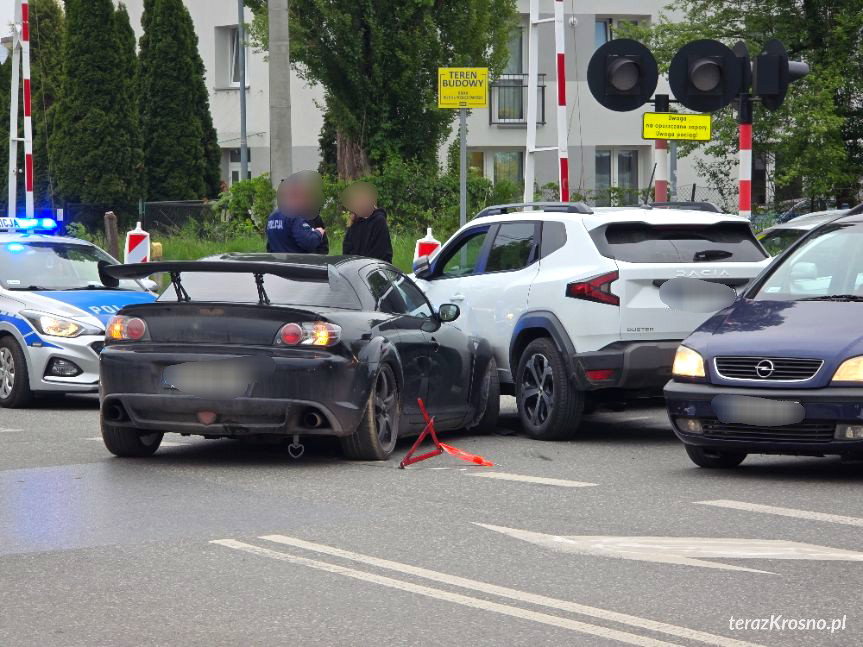 Zderzenie trzech samochodów na skrzyżowaniu w Krośnie