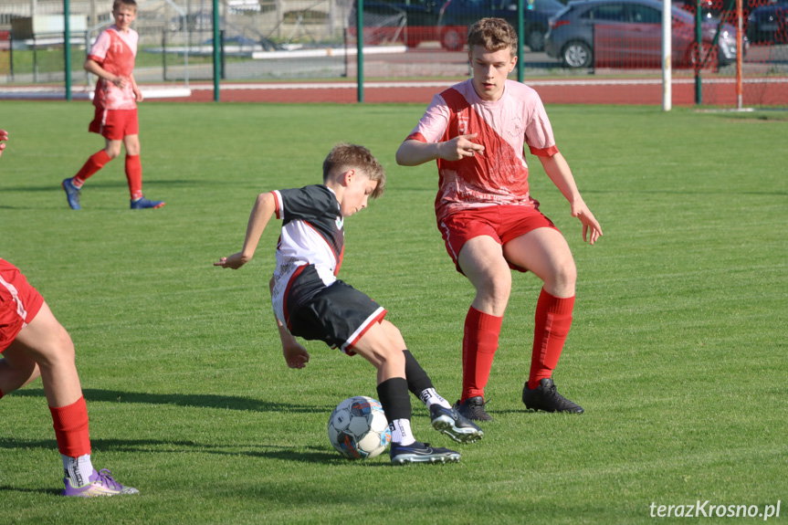 Hat trick i trzy dublety w starciu trampkarzy Startu Rymanów i Dworu Kombornia [ZDJĘCIA]