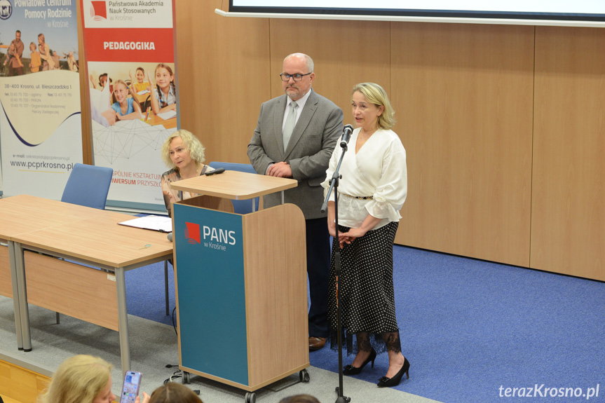 Brakuje rodzin zastępczych. Konferencja naukowa w Krośnie [ZDJĘCIA]