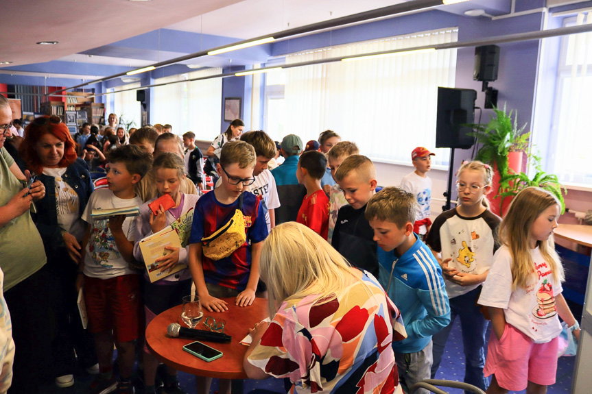 Ogólnopolski Tydzień Czytania Dzieciom w Krośnie - autorka 80 książek spotkała się z młodymi czytelnikami