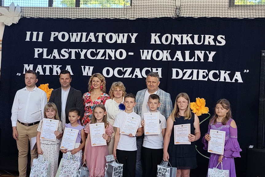 Śpiewali i malowali dla mam. III Powiatowy Konkurs w Potoku