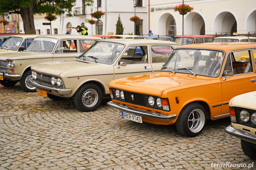 Rynek w Krośnie pełen klasyków. Ruszył rajd dla Lenki z Iwonicza