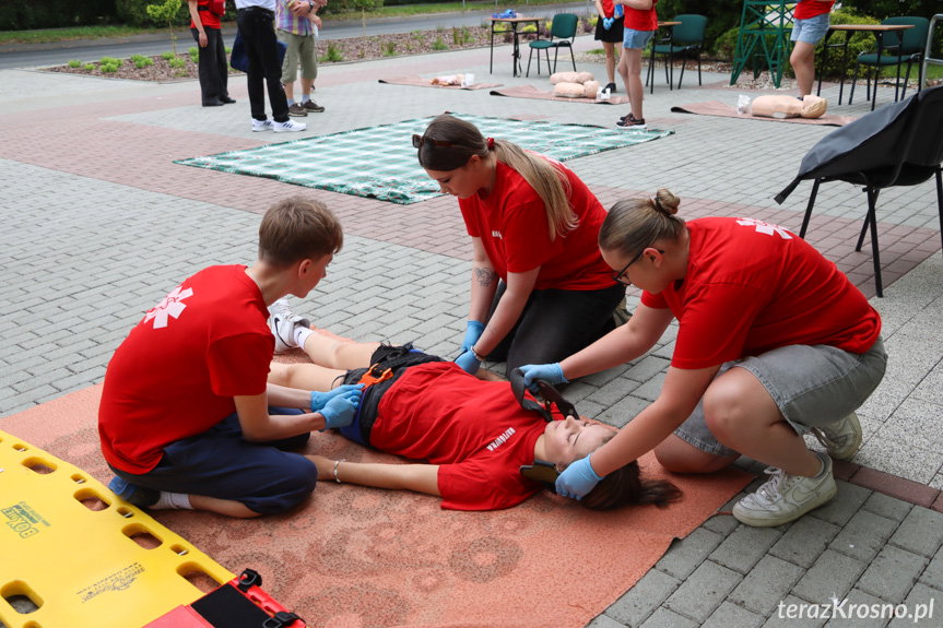 Twoja wiedza może uratować życie. Trening pierwszej pomocy w Naftówce [ZDJĘCIA]