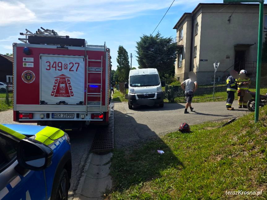 Wypadek w Jedliczu. Motocyklista uderzył w bok busa
