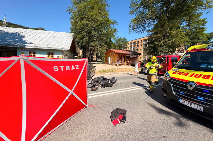 Motocyklista poszkodowany po zderzeniu z samochodem