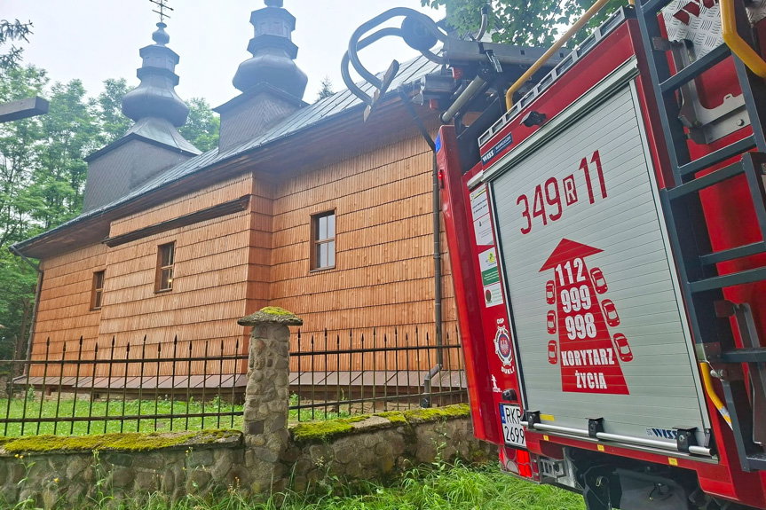 Alarm w drewnianym kościele. Na miejsce ruszyły służby