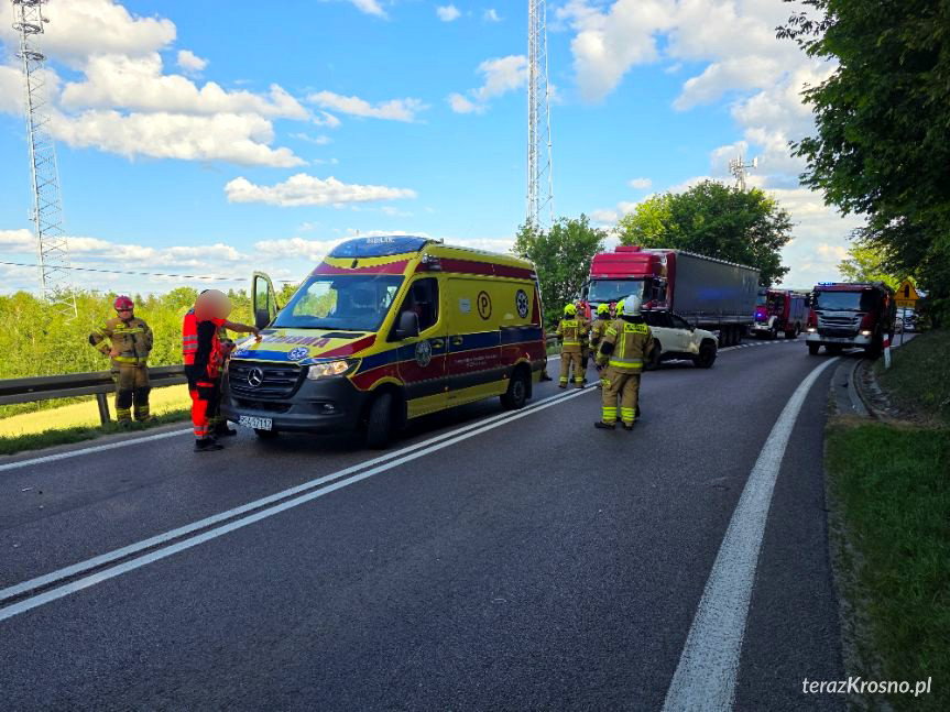 Kolizja na DK19 w Woli Komborskiej. Zderzyły się trzy pojazdy