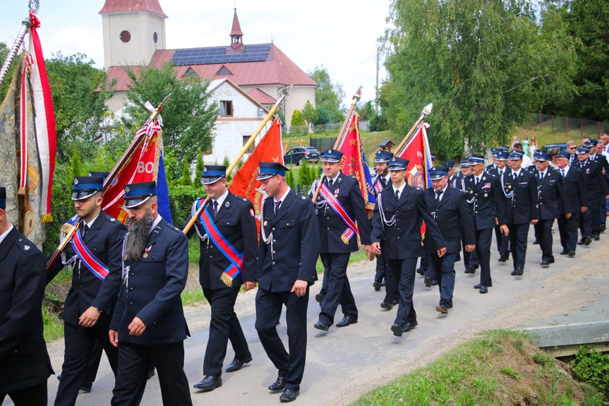 120 lat OSP Głębokie. Druhowie mają nowy sztandar