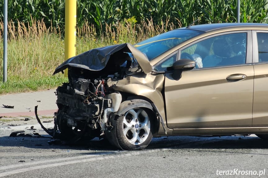 Zderzenie busa i osobówki w Krośnie