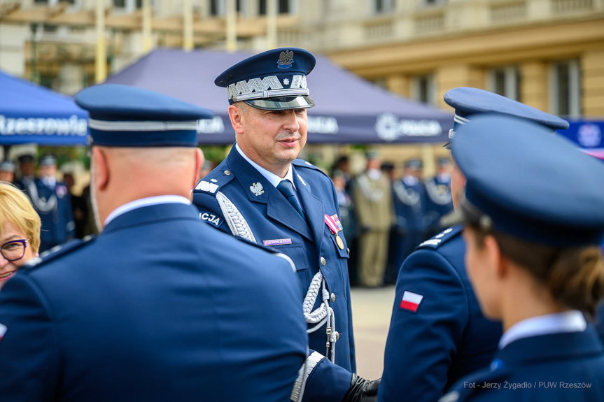 810 policjantów z Podkarpacia otrzymało awanse. Wojewódzkie obchody Święta Policji