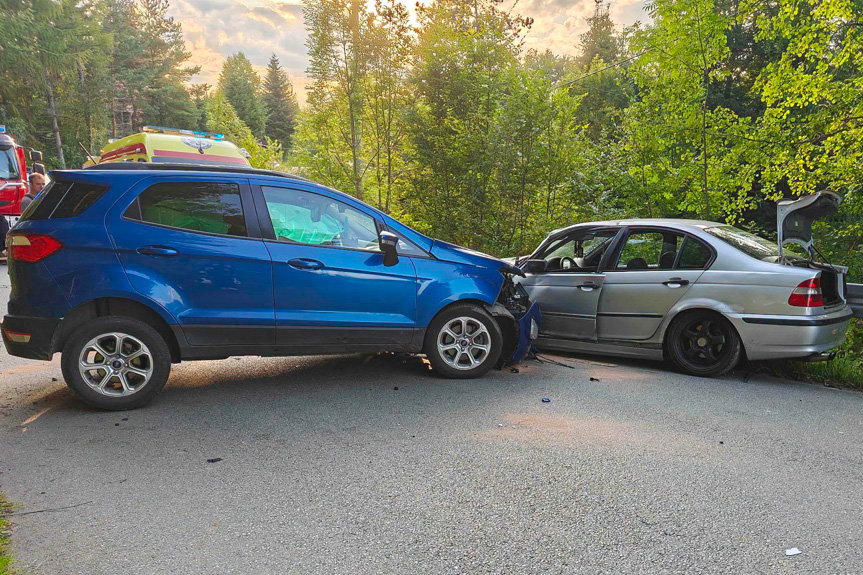 Zderzenie Bmw i Forda w powiecie jasielskim. Dwie osoby poszkodowane