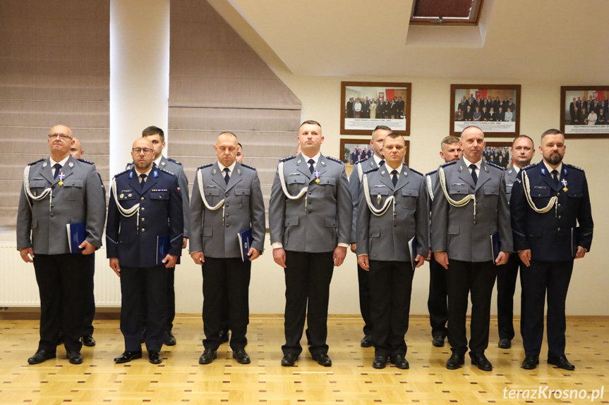 Święto Policji w Brzozowie: awanse, odznaczenia, podziękowania [ZDJĘCIA]