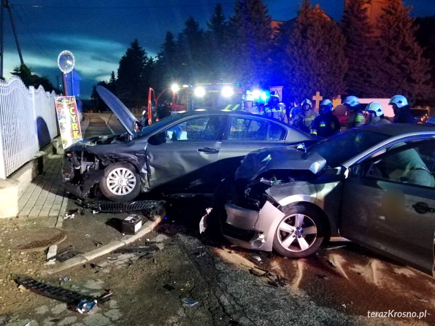 Wypadek w Haczowie. Zderzyły się dwa samochody osobowe