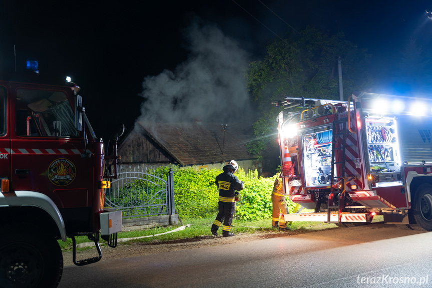 Pożar w drewnianym budynku w Potoku
