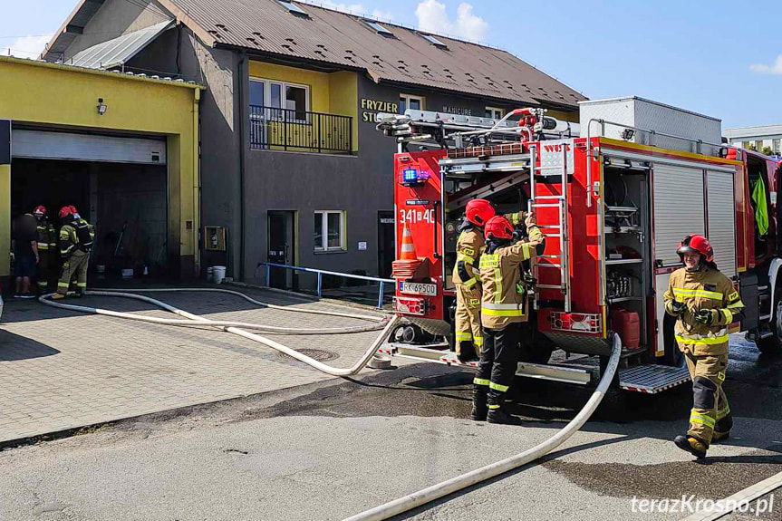 Pożar butli z acetylenem w warsztacie samochodowym