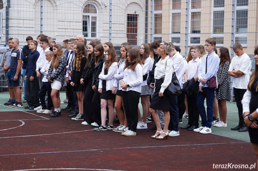 Zabrzmiał pierwszy dzwonek. Nowy rok szkolny rozpoczęty