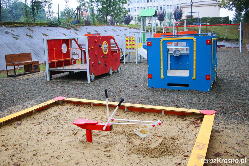 Nowoczesny plac zabaw na Ósemkowym Wzgórzu już otwarty