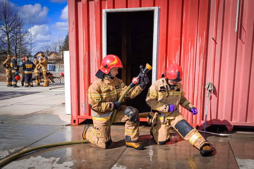 Strażacy z Podkarpacia doskonalili techniki gaszenia pożarów wewnętrznych