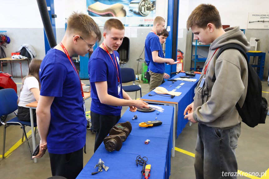 Pasjonaci motoryzacji i techniki rywalizowali w Mechaniku [ZDJĘCIA]