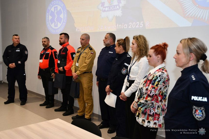 Testy i scenki ratunkowe wyłoniły najlepszych policyjnych ratowników Podkarpacia