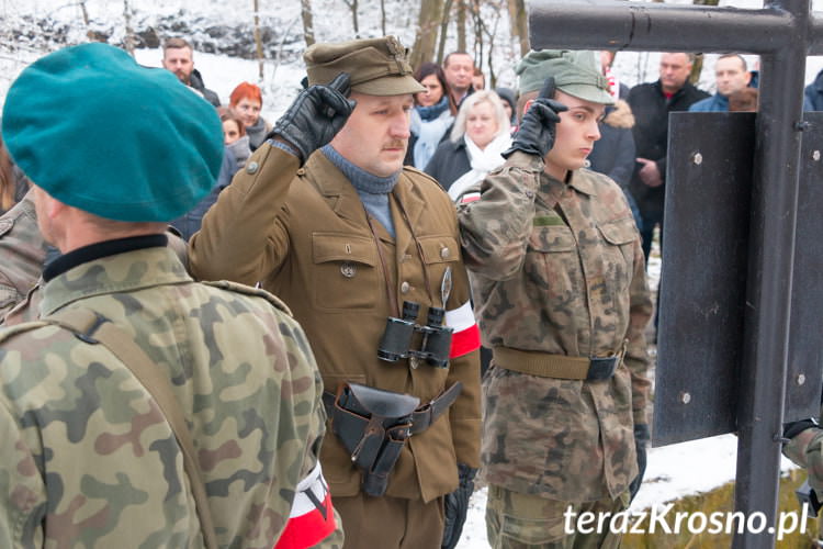 Zręcin. Odsłonili tablicę upamiętniającą partyzantów