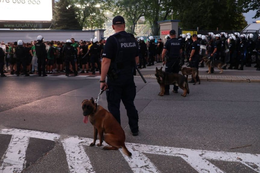 Policjanci zabezpieczali mecz pomiędzy drużynami Stali Rzeszów i Śląska Wrocław