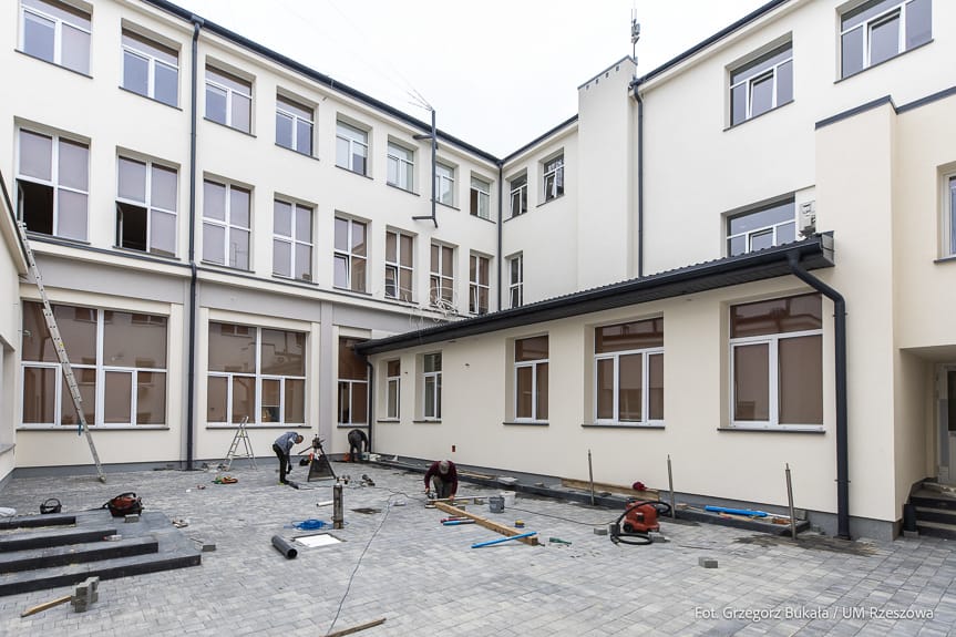 Rozbudowa elektronika na finiszu