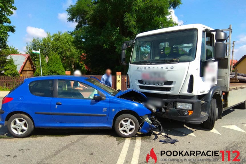 Czołowe zderzenie na ul. Zręcińskiej w Krośnie