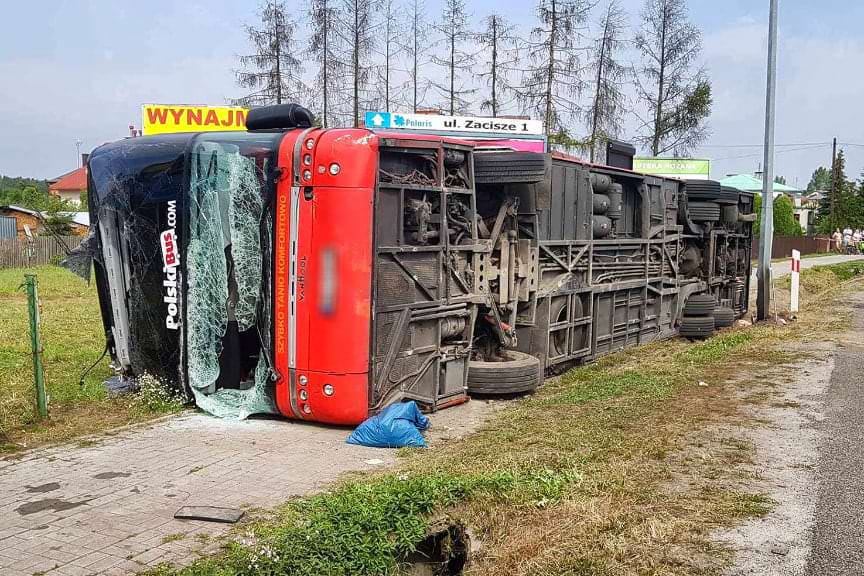 Wypadek Polskiego Busa w Nowej Dębie