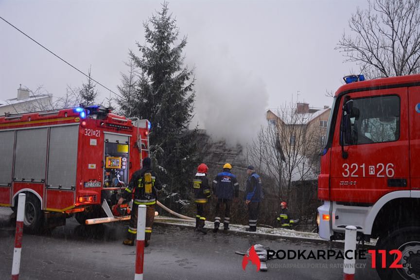 Pożar drewnianego domu przy szpitalu