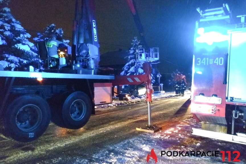Dobieszyn. Wjechał w słup telekomunikacyjny