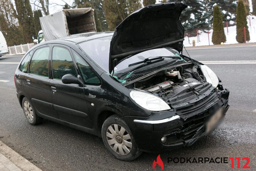 Zderzenie peugeota i citroena w Iwoniczu