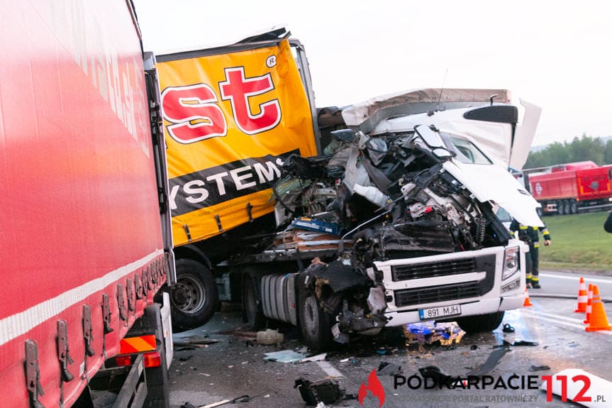 Wypadek w Barwinku, zderzenie trzech tirów