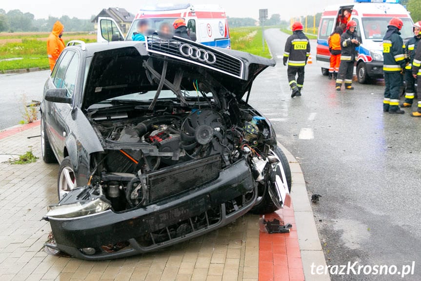 Audi i Citroen zderzyły się na ul. Lotników w Krośnie