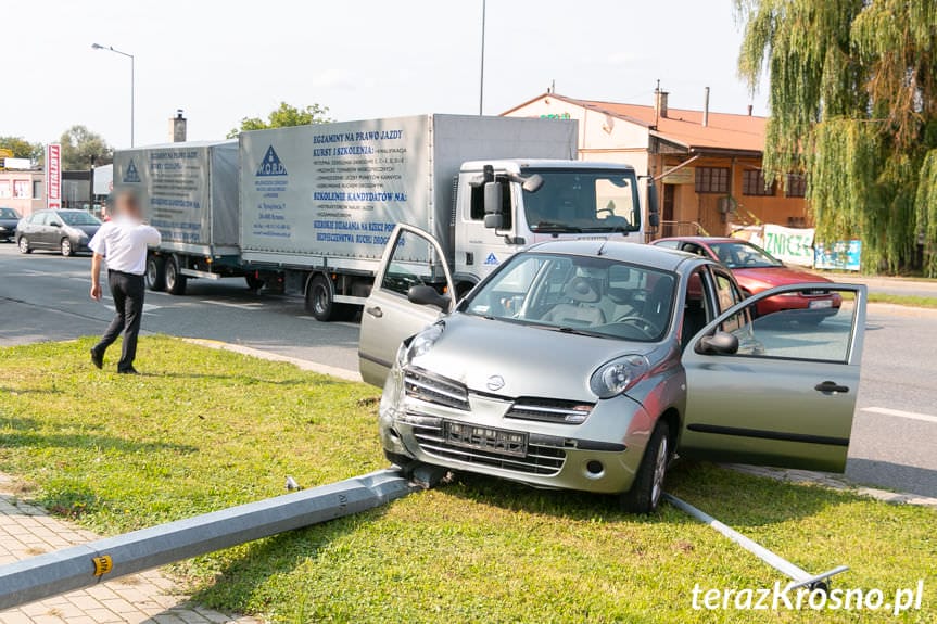 Kolizja drogowa na DK28 w Krośnie