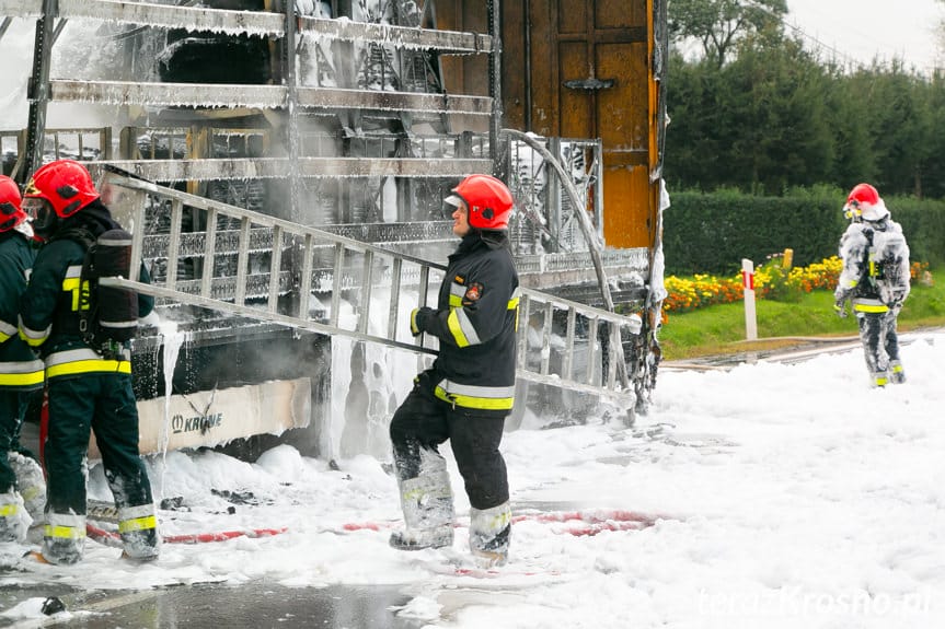 Na DK19 w Komborni spłonął TIR