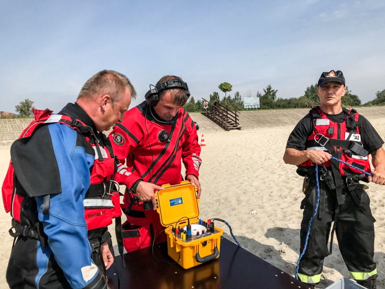 Ćwiczenia służb nad Jeziorem Tarnobrzeskim