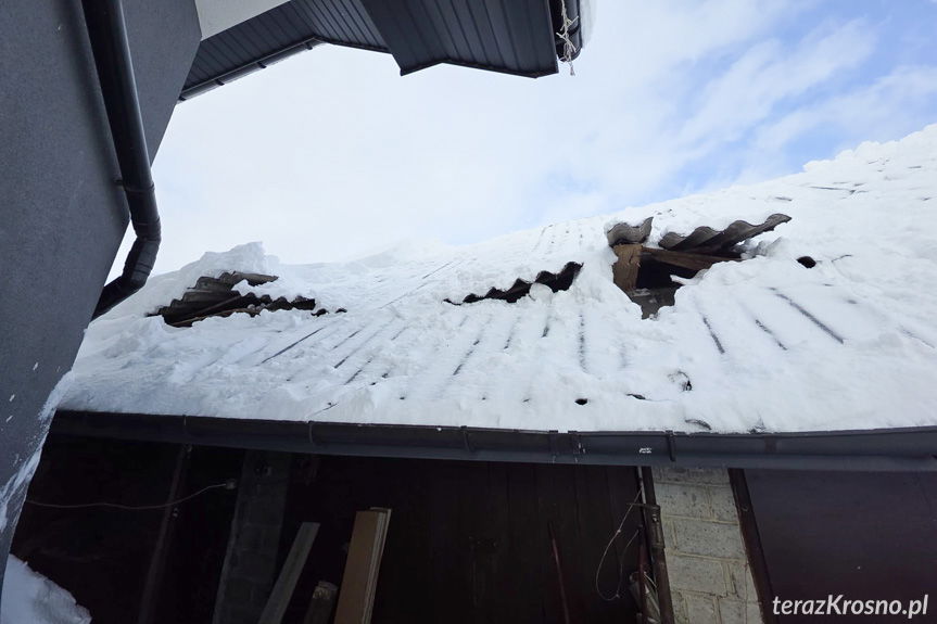 Faliszówka: Dach nie wytrzymał ciężaru śniegu