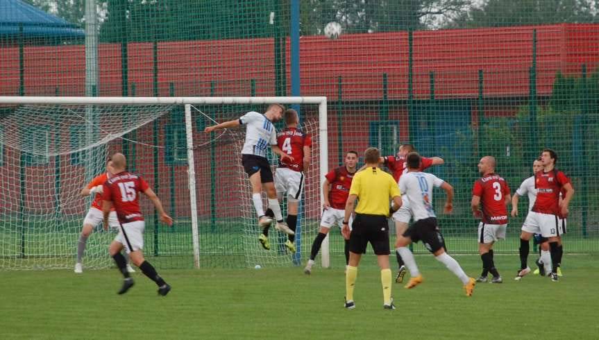 Piłka nożna. IV liga podkarpacka. Falstart Czarnych Jasło. JKS Jarosław wyraźnie lepszy od beniaminka