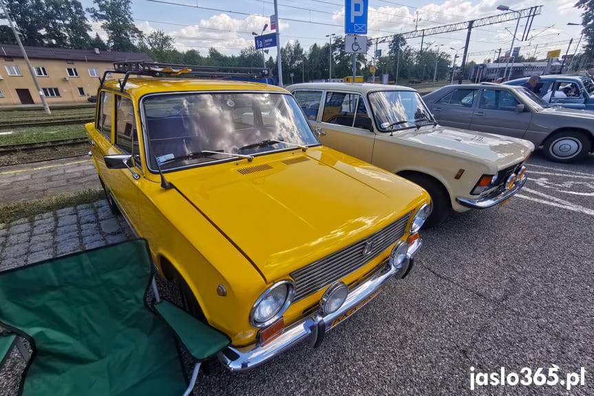 Fani zabytkowej motoryzacji zaprezentowali swoje skarby