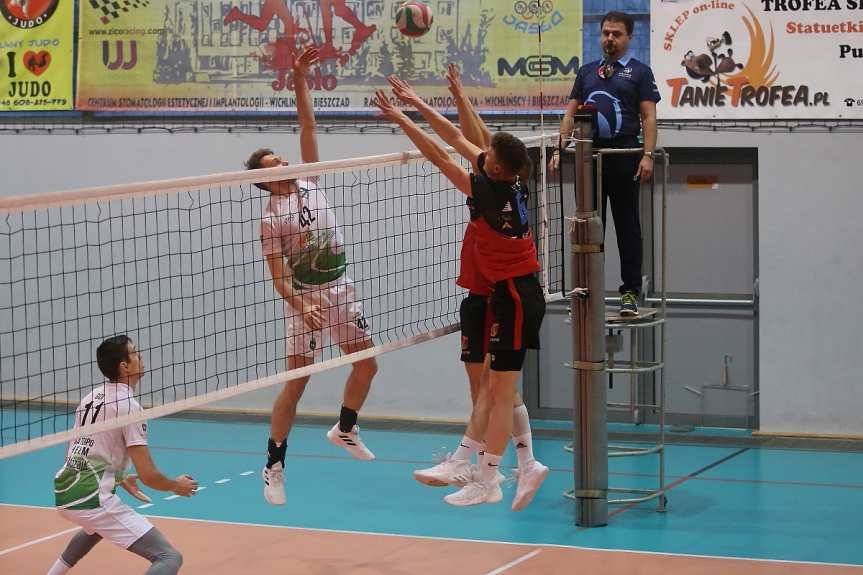 Siatkówka. II liga mężczyzn. Efektowne zwycięstwo MKS MOSiR Jasło na koniec pierwszej części sezonu. Teraz derbowe play-offy z Karpatami Krosno