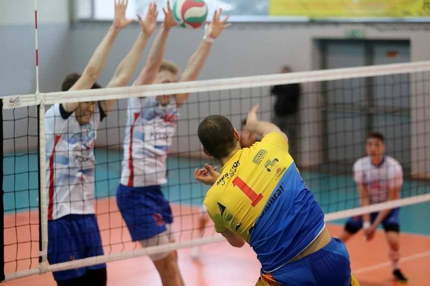 Siatkówka. II liga mężczyzn. MKS MOSiR Jasło przegrał rywalizację play-off z Karpatami Krosno