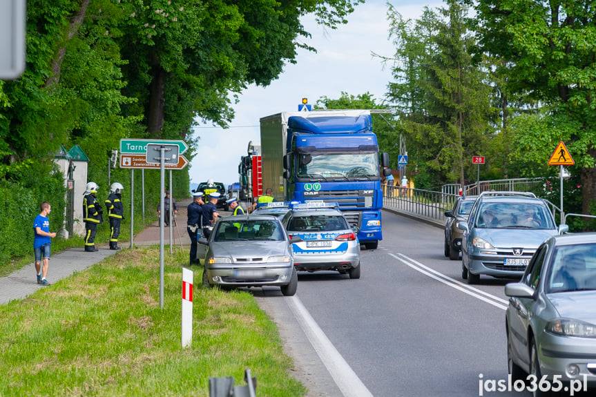 Wypadek w Szebniach, zderzenie tira i osobówki