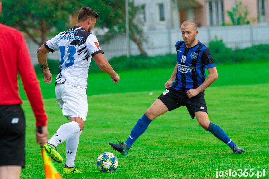Piłka nożna. V liga. Wysoka porażka LKS Skołyszyn w Jedliczu