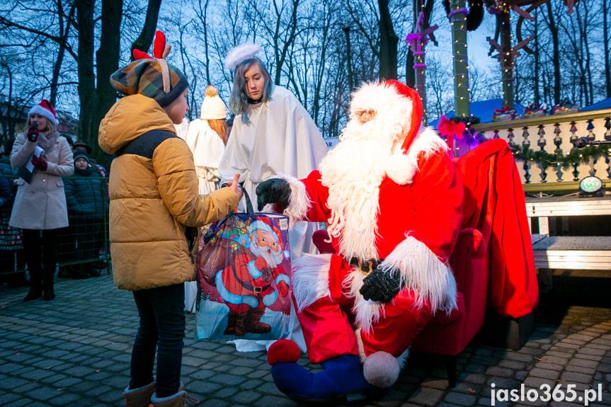 Mikołaj w Parku Miejskim w Jaśle