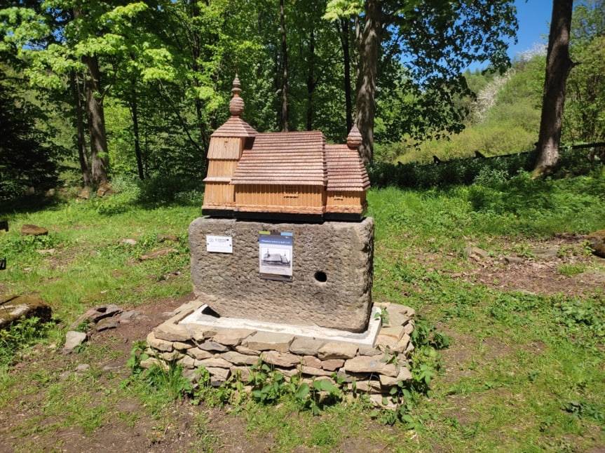 Seniorzy działający przy GOK w Tarnowcu zwiedzali Krempną