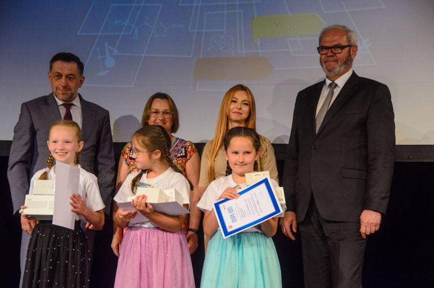 Uczniowie SP nr 2 w Jaśle z nagrodą główną  Jasielskiej Ligi Naukowej z LOTOSEM